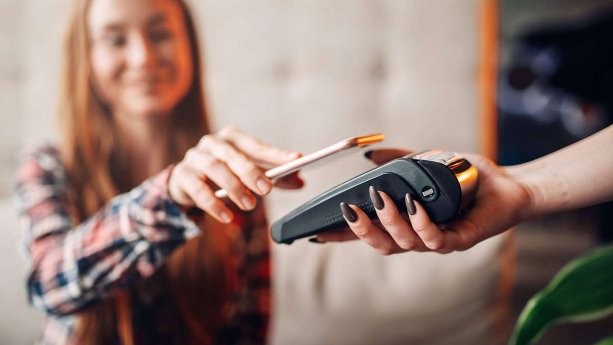 Kontaktloses Bezahlen: NFC: EuGH stärkt Verbraucher bei Bankkarten-Verlust
