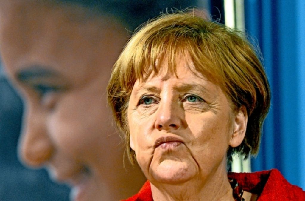 Sie hat es kommen sehen: Angela Merkel schaut vorige Woche  bei einem Wahlkampfauftritt in  Rheinland-Pfalz in die Runde – mit einem Gesichtsausdruck, der Skepsis vermittelt. Foto: dpa