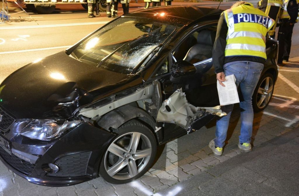 Juni 2017, Mönchengladbach: Zwei Wagen rasen durch die Innenstadt. Einer der Fahrer verliert die Kontrolle über sein Fahrzeug und erfasst einen Fußgänger. Der Mann stirbt wenig später.
