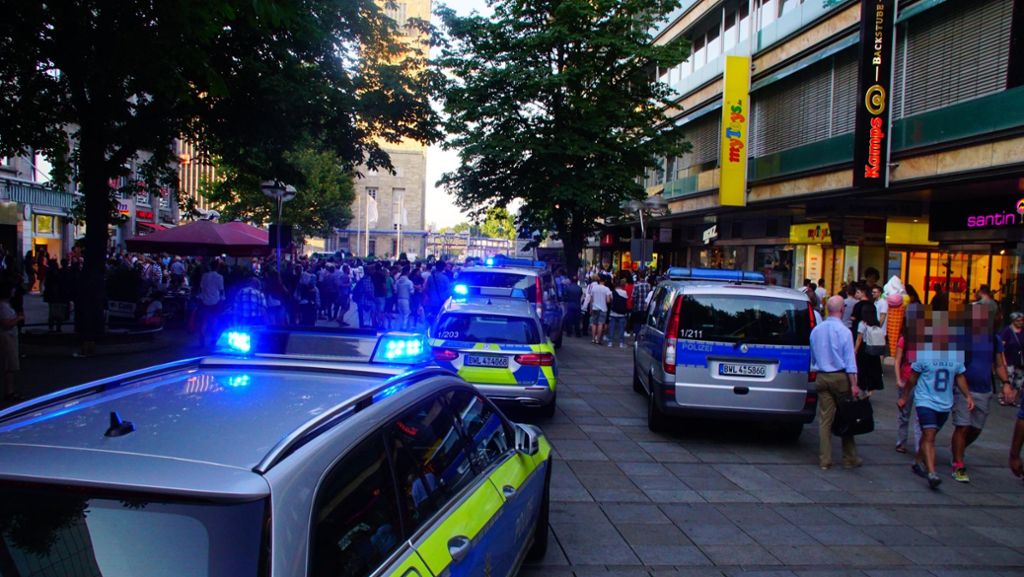 Polizisten verletzt: Personenkontrolle auf der Königstraße eskaliert