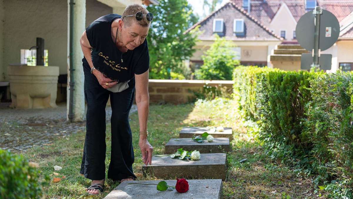 Luftakrobat Fritz Schindler: 92 Jahre nach Absturz: Enkelin besucht Grab in Böblingen