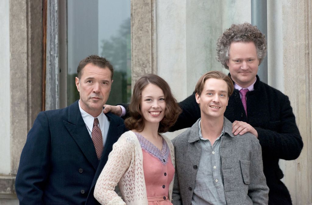 Regisseur Florian Henckel von Donnersmark (rechts) mit den Schauspielern Sebastian Koch, Paula Beer und Tom Schilling (v. links) seines Films „Werk ohne Autor“.