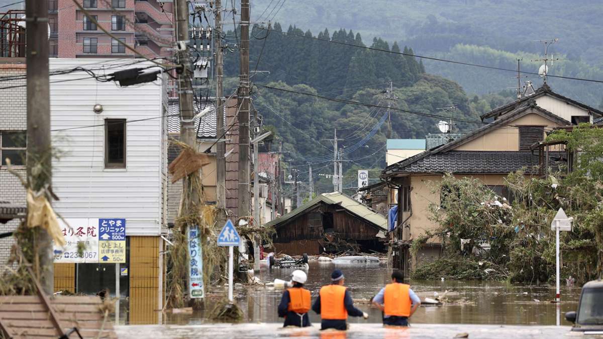 Überschwemmungen in Japan: Sintflutartiger Regen fordert mehrere Menschenleben