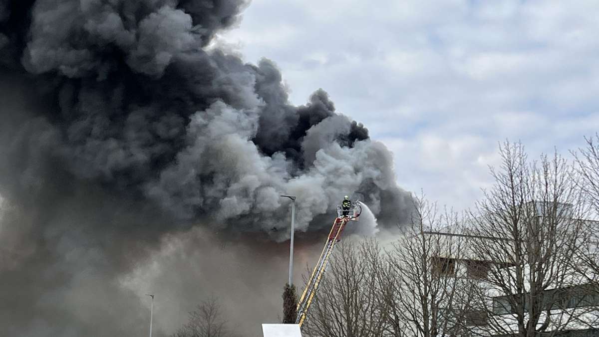 Großeinsatz in Bietigheim-Bissingen: Rauchentwicklung bei Hofmeister ruft Feuerwehr auf den Plan