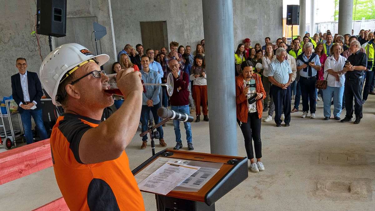 Neues Entwicklungszentrum  Leonberg: Richtfest auf dem Bosch-Rohbau