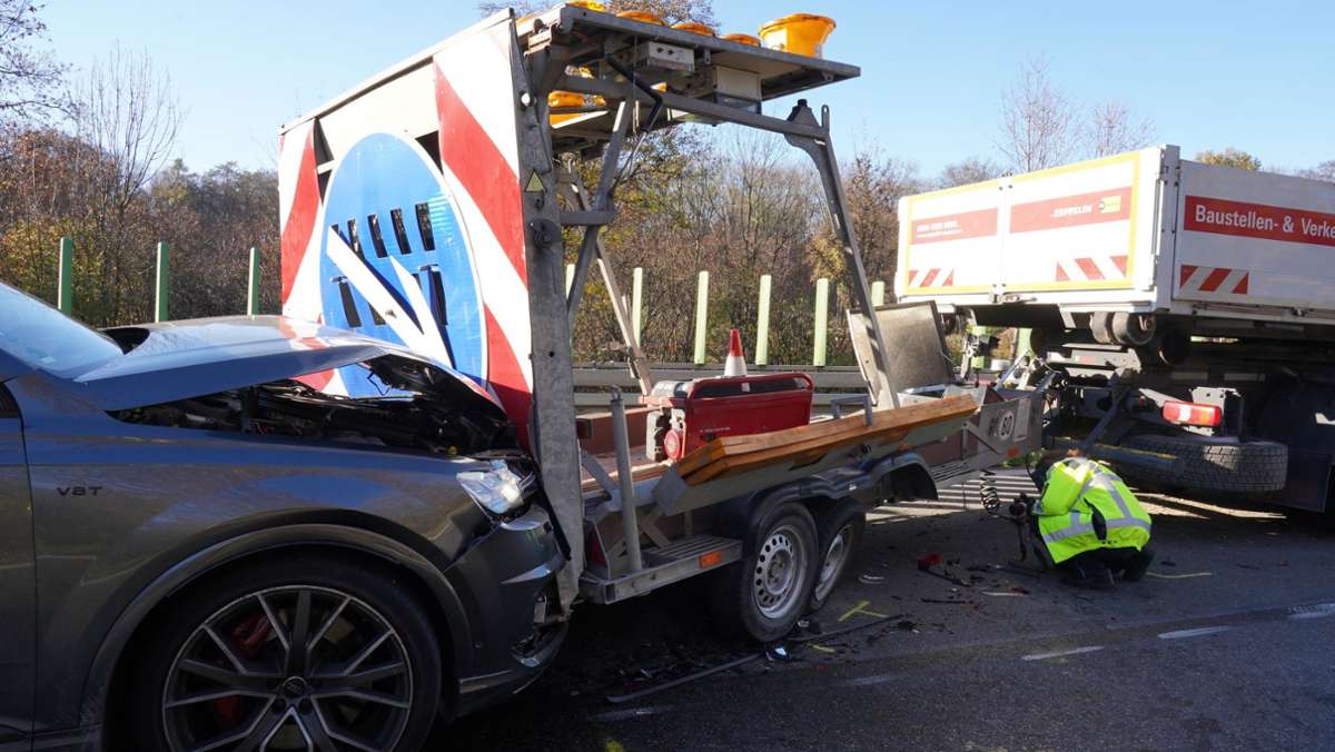 B10-Unfall bei Stuttgart-Zuffenhausen: 23-jährige Autofahrerin schwer verletzt – hoher Schaden