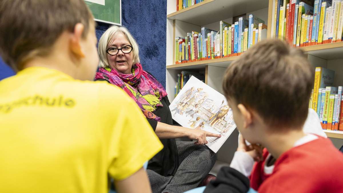 Vorlese-Aktion in Stuttgart: Vorlesen statt Verwaltungsarbeit