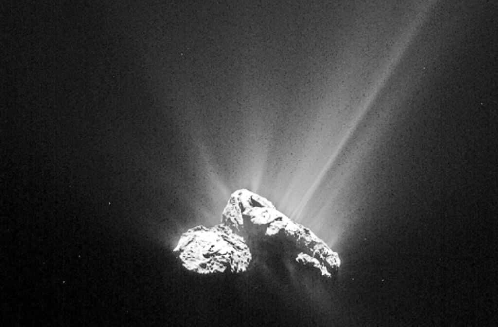 Der Komet Tschuri schießt Fontänen ins All. Foto: Esa