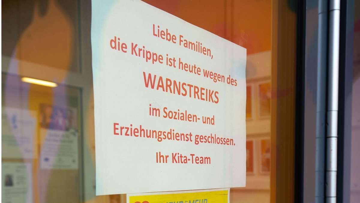 Kita-Eltern in Stuttgart: Eltern stöhnen über mögliche Kita-Schließungen