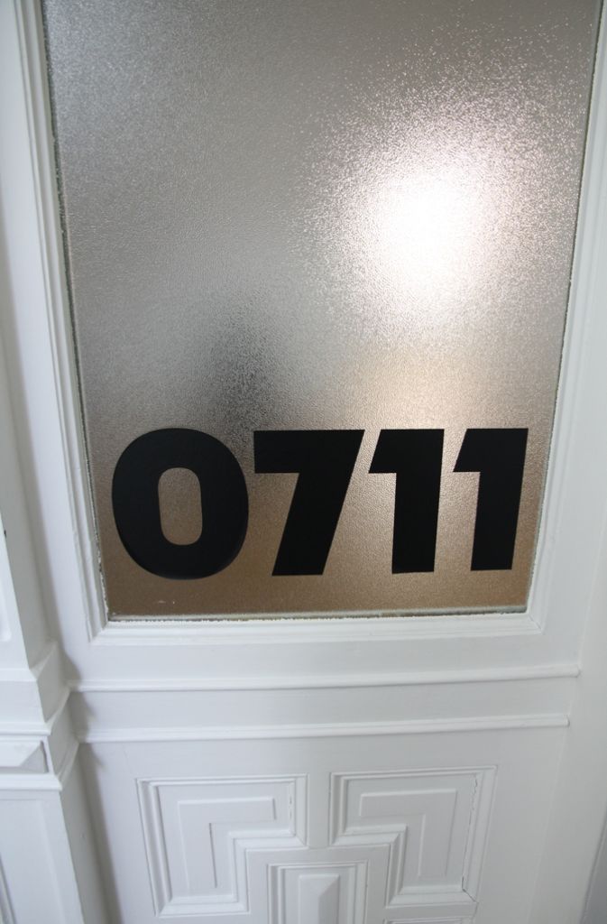 Schon der Eingang zum Büro macht dem Besucher klar: Hier residiert das 0711-Netzwerk.