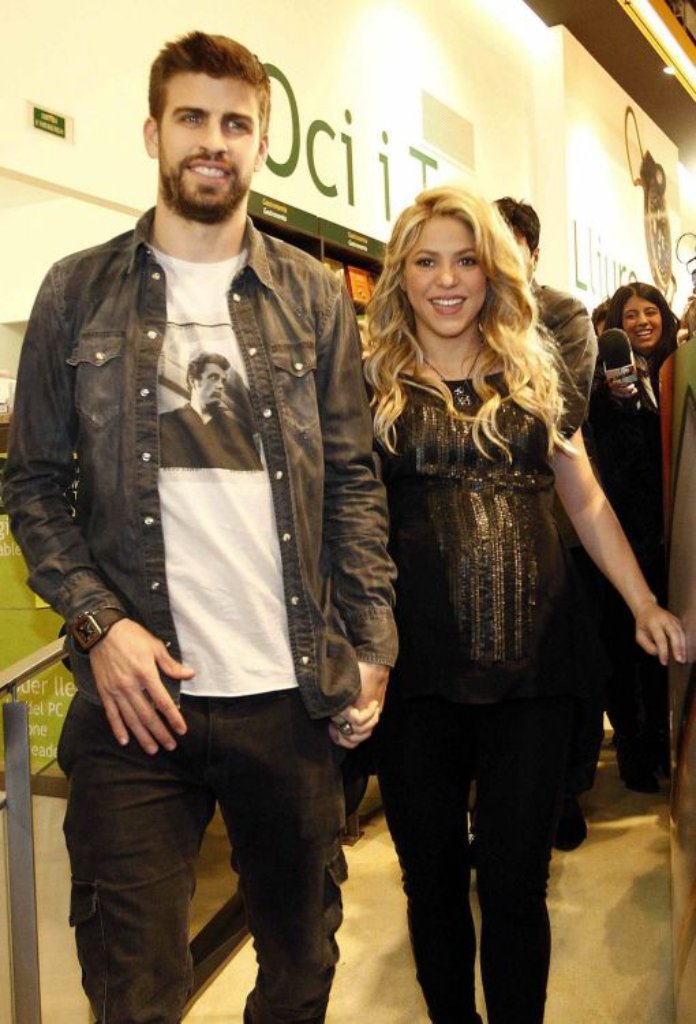Sängerin Shakira mit ihrem Freund, dem spanischen Nationalverteidiger Piqué (FC Barcelona).