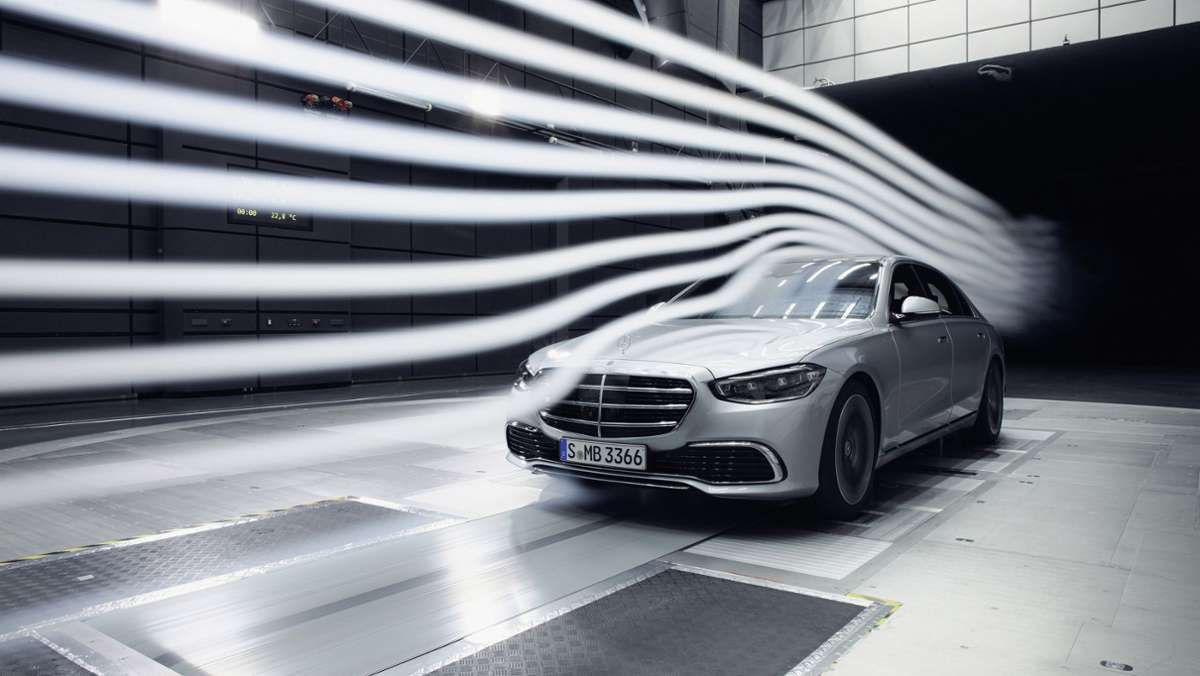  Das Flaggschiff des schwäbischen Automobilherstellers Mercedes-Benz ist enthüllt: Die neue S-Klasse wurde gleichzeitig mit einer neuen, digitalen Fabrik, der Factory 56 in Sindelfingen vorgestellt. 