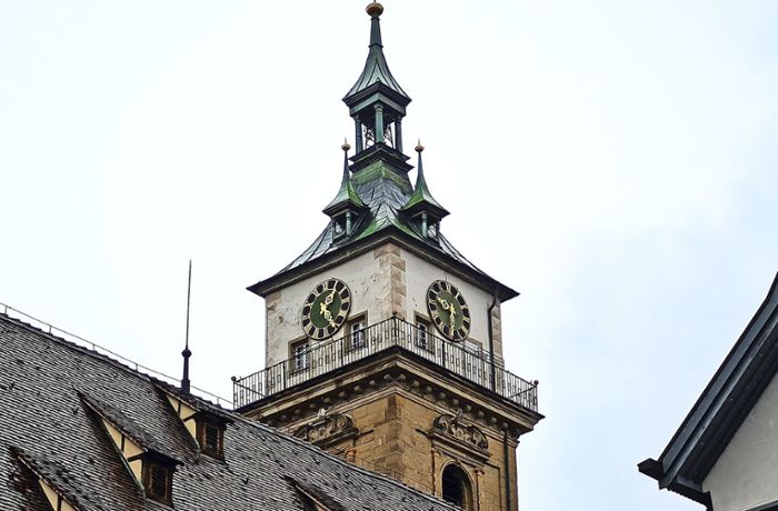 Irritation in Bad Cannstatt: Uhr  der Stadtkirche geht falsch