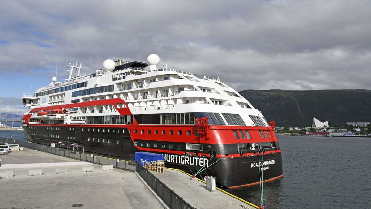 Schiff der norwegischen Reederei Hurtigruten: Mindestens 36 Besatzungsmitglieder mit Coronavirus infiziert