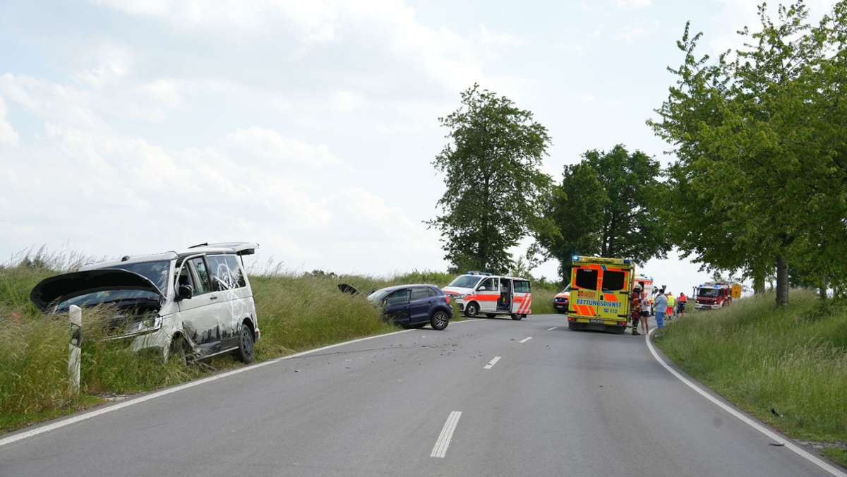Unfall auf Kreisstraße bei Schönaich: Polo-Fahrer kracht in VW-Campingvan