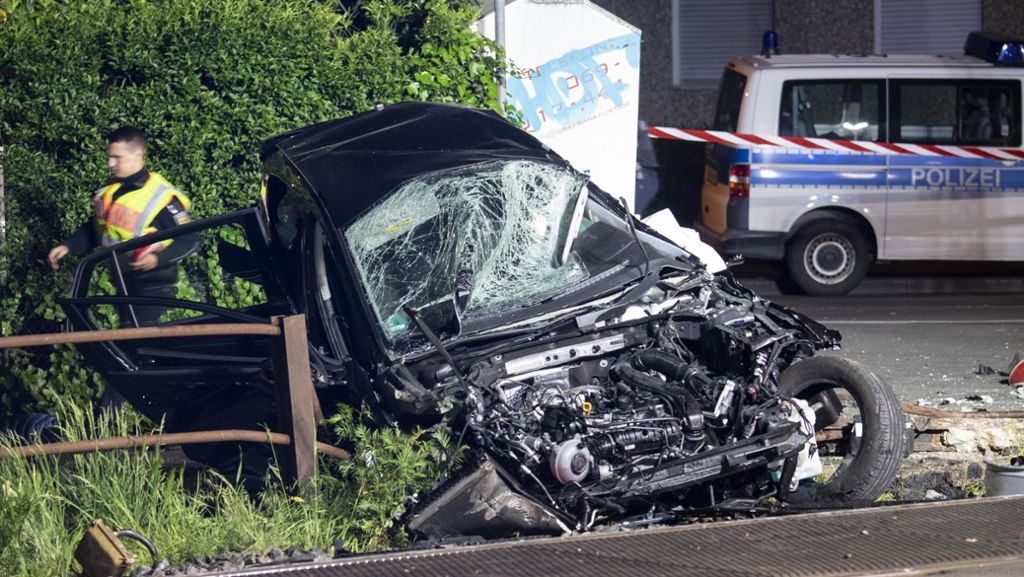 Frankfurt: 16-Jährige stirbt bei Bahn-Unfall –  Ermittlungen zu offener Schranke