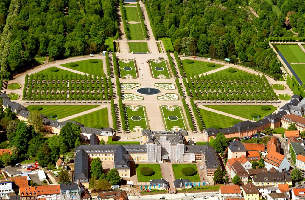 Ein historisches Kleinod: Die kurfürstliche Sommerresidenz in Schwetzingen verfügt über einen großen Park im englischen und französischen Stil.