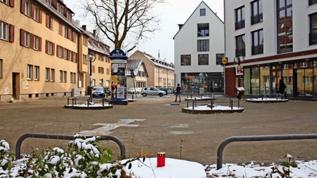 Botnanger Marktplatz: Grablichter erinnern an die gefällten Bäume