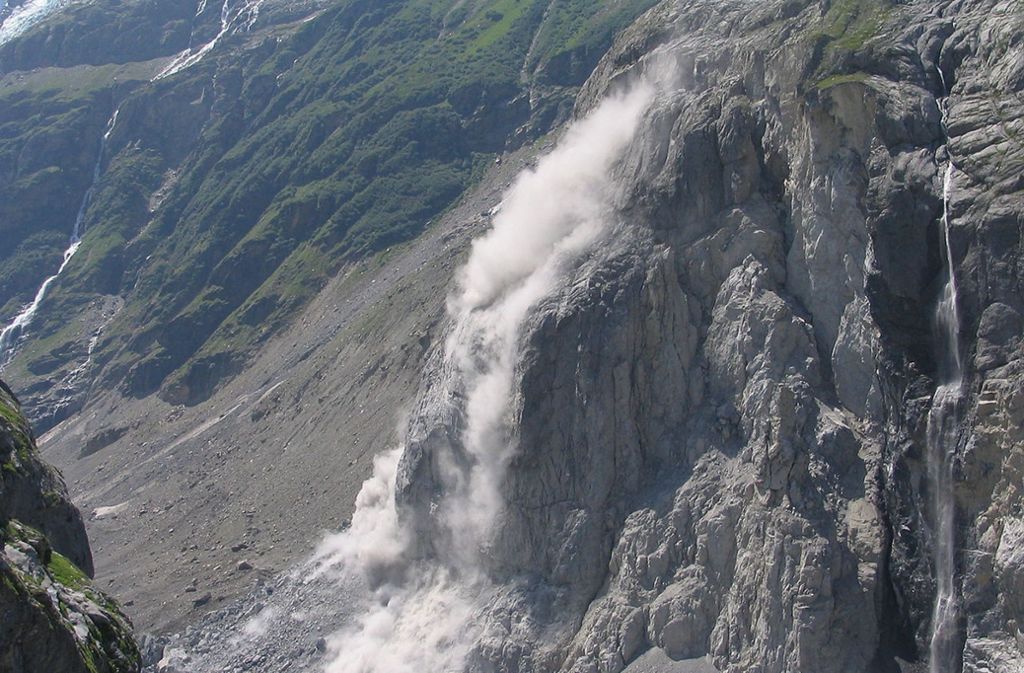 13. Juli 2006 – Eiger: 500 000 Kubikmeter Gestein stürzten auf den Unteren Grindelwaldgletscher ab.