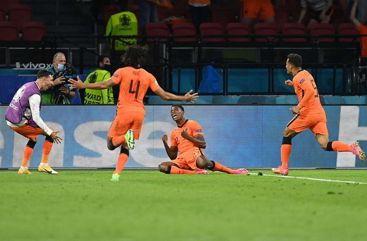 Doch nun war wieder die Niederlande an der Reihe. Denzel Dumfries markierte per Kopf das 3:2 und sorgte für Ekstase im Stadion. Dabei blieb es. Was für ein Spiel!