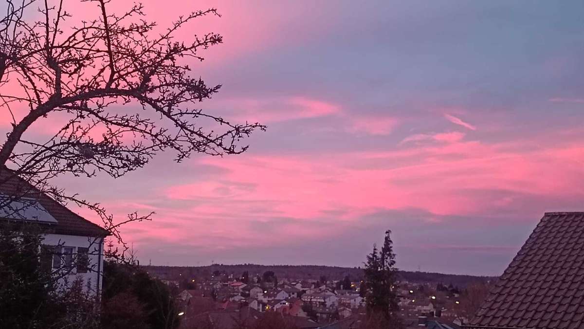 Wetterphänomen in Baden-Württemberg: Darum war der Himmel im Südwesten pink