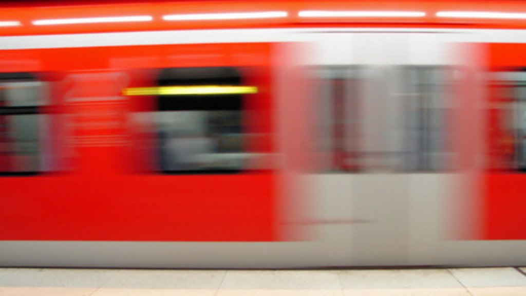 S-Bahn in Stuttgart: Zerbissenes Kabel bremst S4 und S5 aus