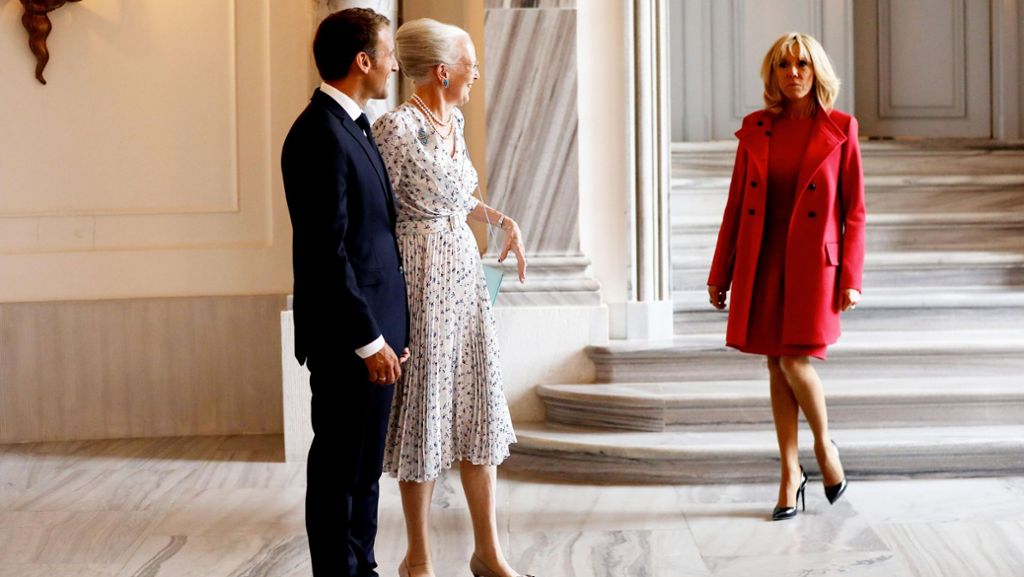 Brigitte Macron sieht rot: First Lady in Red