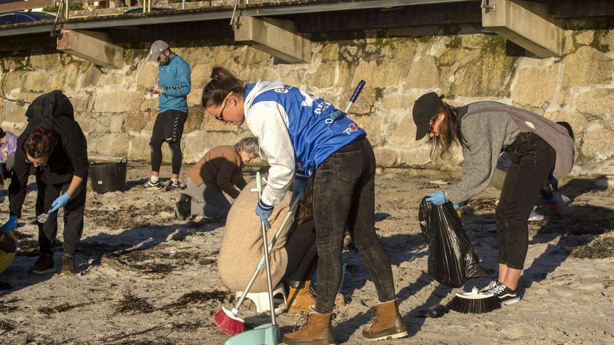 Spanien: Alarm wegen Massen angeschwemmter Plastikkügelchen