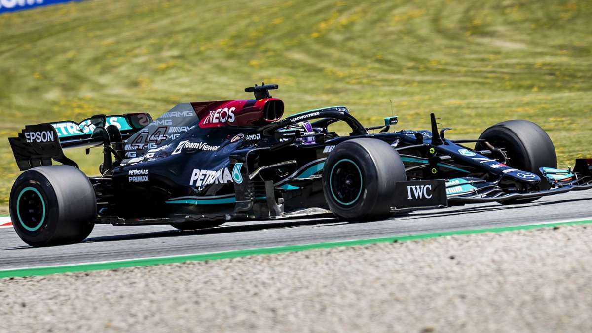  Max Verstappen rast in der Formel 1 weiter vorneweg. Während der Niederländer von der Pole Position in den Großen Preis von Österreich geht, startet WM-Rivale Lewis Hamilton nur aus der zweiten Reihe. 