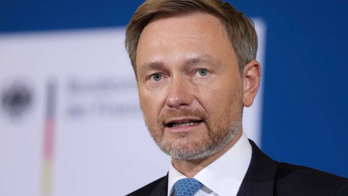  Mit Blick auf die Ausbreitung der Omikron-Variante hat sich FDP-Bundeschef Christian Lindner für maßvolle Kontaktbeschränkungen ausgesprochen. Bund und Länder wollen am Freitag über weitere Corona-Maßnahmen beraten. 