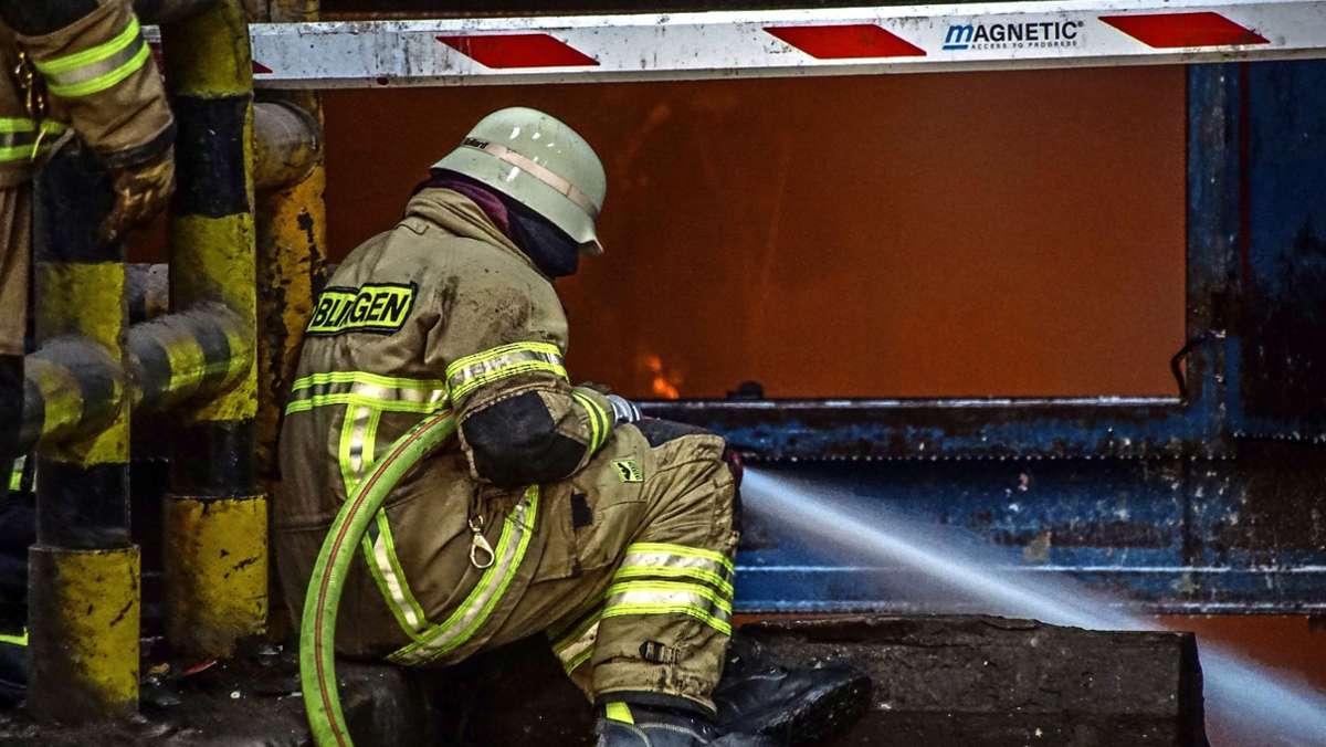 Rettungskräfte: Corona wirbelt Feuerwehr-Arbeit durcheinander