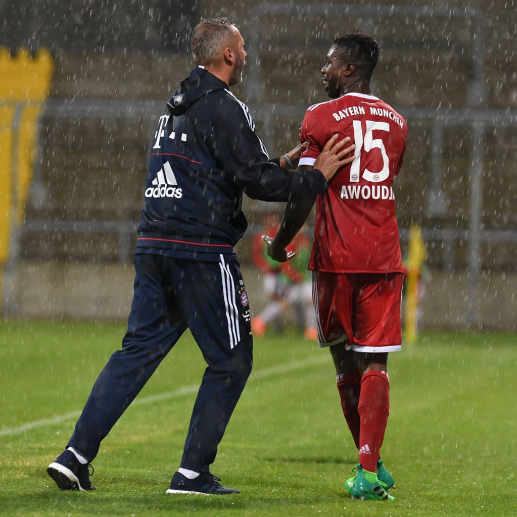 In der Saison 2017/18 coachte Tim Walter den Regionalligisten FC Bayern München II. Dort förderte er unter anderem Verteidiger Maxime Awoudja, den er später zum VfB Stuttgart holte.