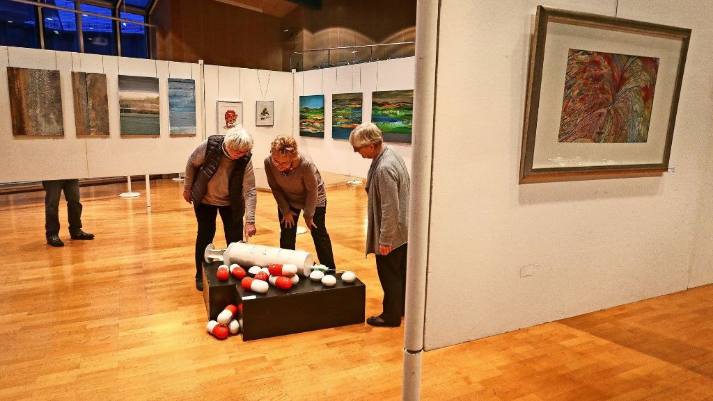 Jahresausstellung in Ditzingen: Der Bürgersaal steckt voller Kontraste