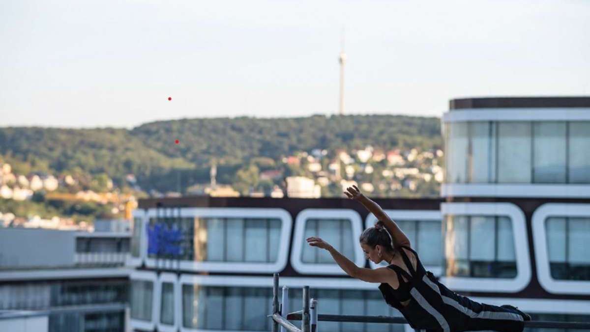  Die freie Tanz- und Theaterszene ist zu Gast beim Open-Air-Sommerprogramm am Mercedes-Benz-Museum. Noch an zwei Abenden treffen Tanz, Film und Architektur aufeinander. 
