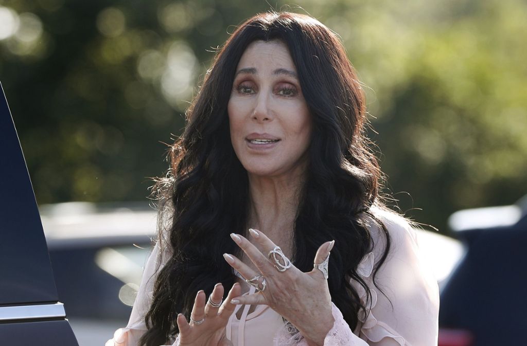 Die Sängerin Cher, die seit den 70er-Jahren in Malibu wohnt, bangt um ihren Besitz.