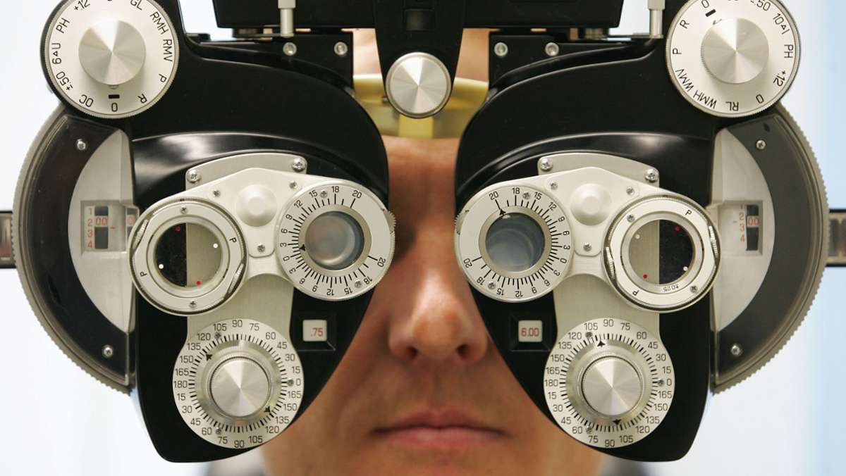  Augenärzte haben eine neue Leitlinie zur Glaukom-Vorsorge herausgegeben: Unter anderem sollte demnach jeder ab 40 Jahren regelmäßig seine Augen kontrollieren lassen. Doch wissenschaftlich begründet sind die Empfehlungen nicht in jedem Fall. 