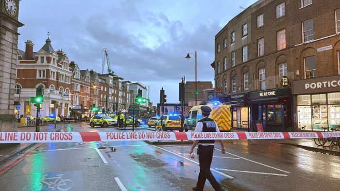Kriminalität: Waffe bei Aufprall ausgelöst - zwei Frauen in London verletzt