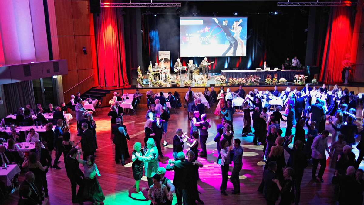 Tanzen beim TSC Rot-Weiß Böblingen: Eine rauschende Ballnacht für Tänzer aller Klassen