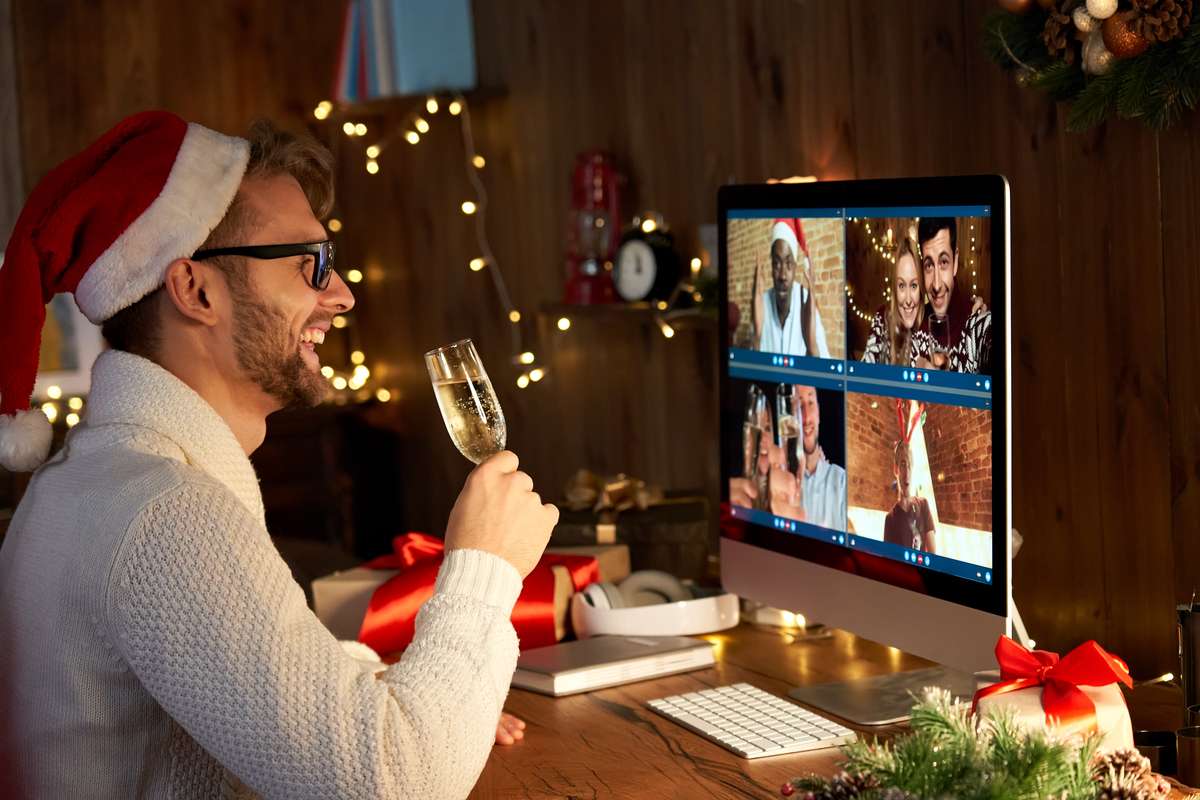 Welche Ideen gibt es für virtuelle Weihnachtsfeiern? Foto: insta_photos/Shutterstock