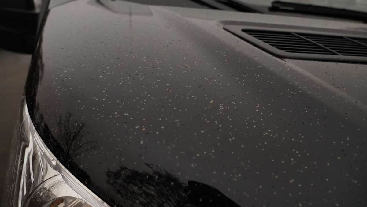 Wetterphänomen in Baden-Württemberg: Saharastaub rieselt auf Stuttgarts Autos herab