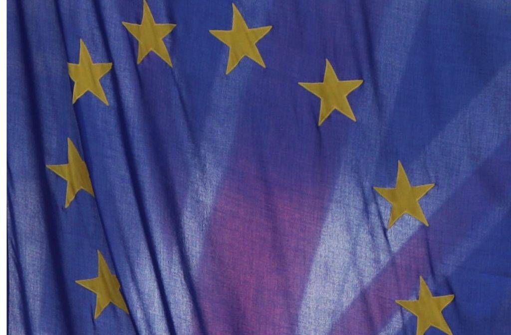 Der Union Jack hinter der Flagge der EU in London Foto: dpa