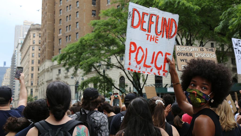„Defund the Police“?: Worum es beim Streit um die US-Polizei geht