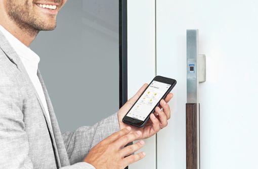 Über das ekey-Zutrittssystem sind alle ausgestatteten Außentüren des Smart Homes in einem System und können von einer Stelle aus verwaltet werden: Über die ekey bionyx App.