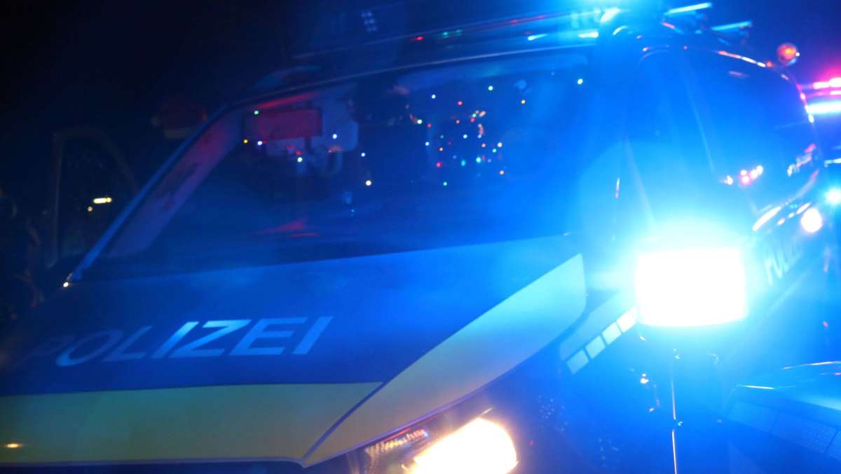  Keine Abstände eingehalten, keine Masken getragen: Die Polizei hat eine Party in einer Waldhütte in Schwetzingen aufgelöst. 