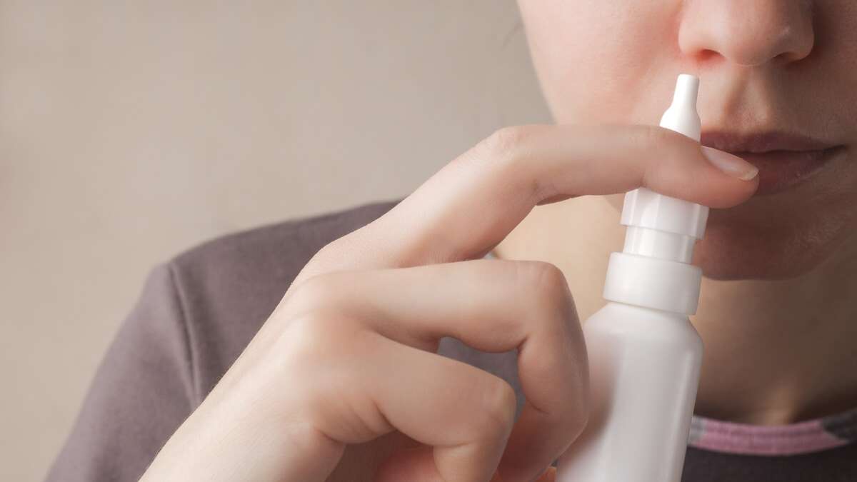 Hier zeigen wir Ihnen 7 Alternativen für Nasenspray. Nase freibekommen ohne Gewöhnungseffekt. Die wirksamsten Hausmittel im Überblick.