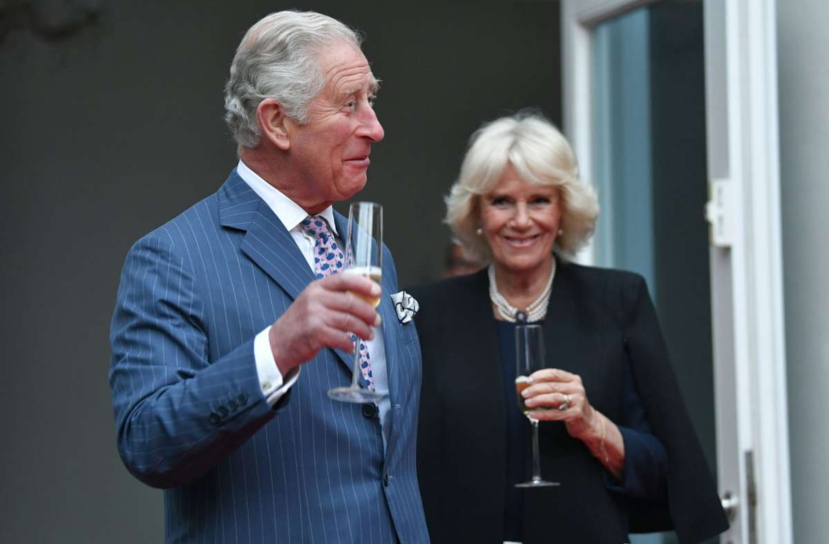 Doch schon in den letzten Jahren hat sich im britischen Königshaus eine leise Wachablösung vollzogen: Prinz Charles und Herzogin Camilla übernehmen peu à peu immer mehr Aufgaben.