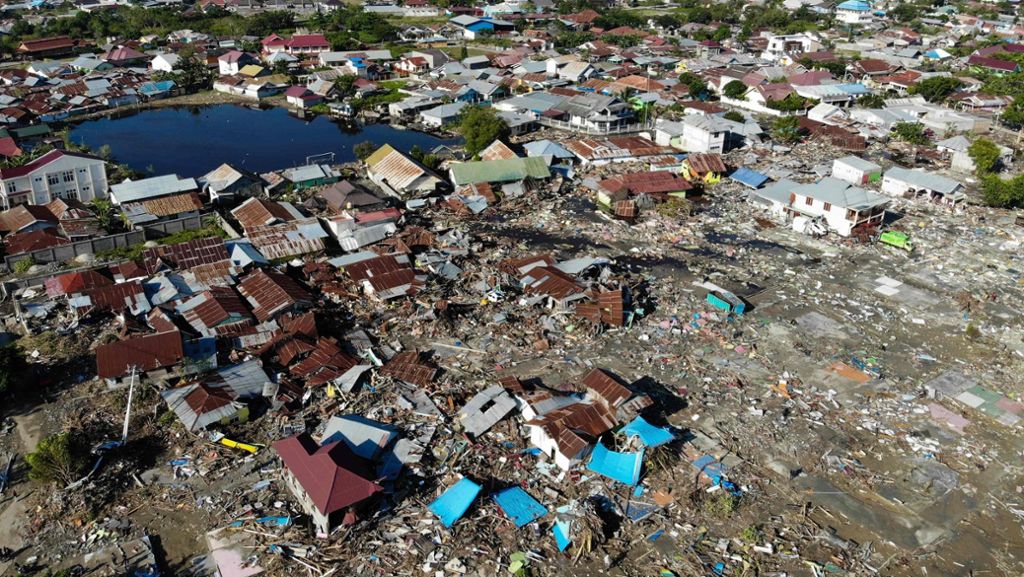 Tsunami und Beben in Indonesien: Massenbegräbnis für Opfer vorbereitet