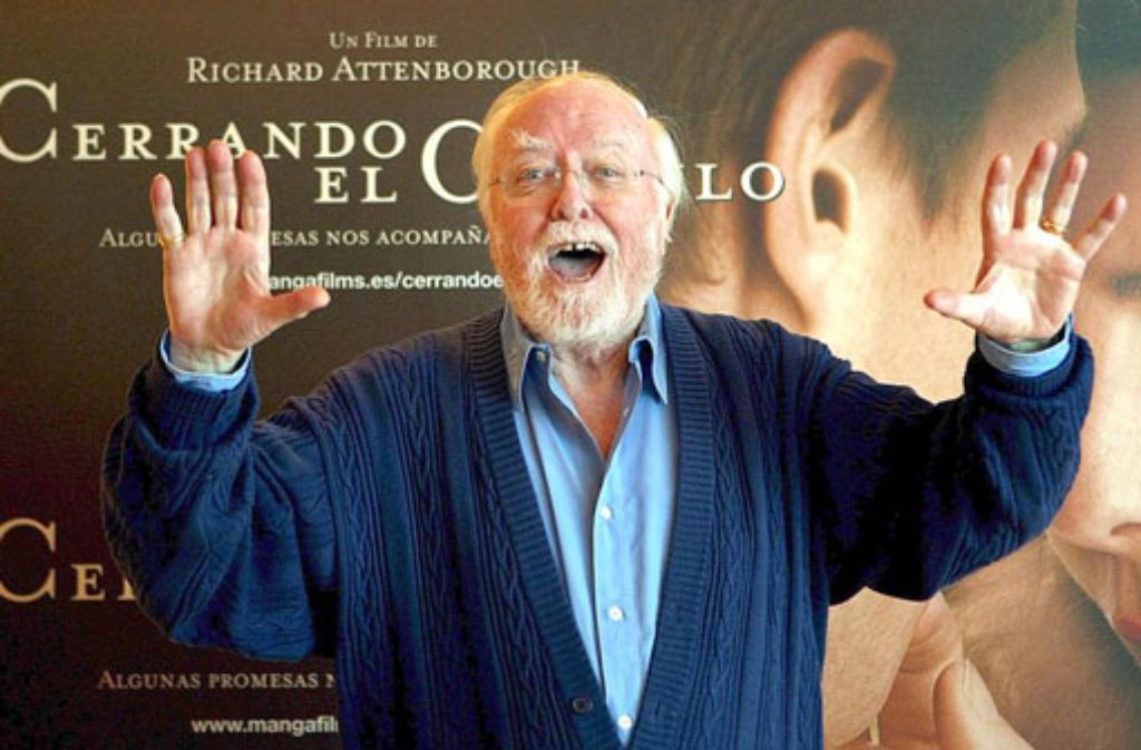 Richard Attenborough stirbt mit 90 Jahren am 24. August: Der britische Schauspieler feierte Welterfolge, etwa in "Gesprengte Ketten" oder "Jurassic Park". Seine Regiearbeit "Gandhi" gewann acht Oscars.