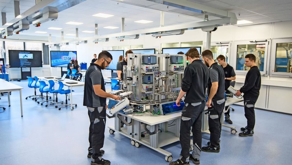 Industrie 4.0 bei Mercedes-Benz: Daimler macht seine Azubis digital
