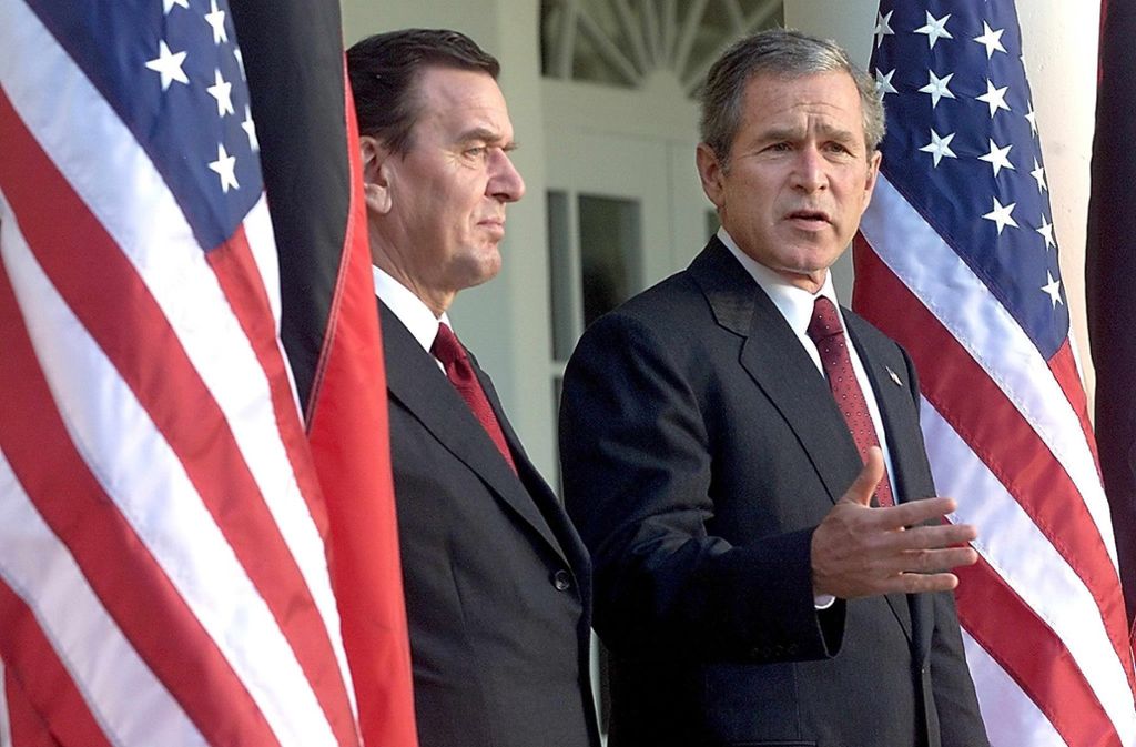 Dafür sagte er „No“ zu George W. Bush. Der US-Präsident musste ohne deutsche Soldaten in den Krieg gegen den Irak ziehen.